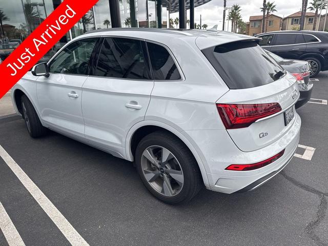 Photo of 2022 Glacier White Metallic Audi Q5