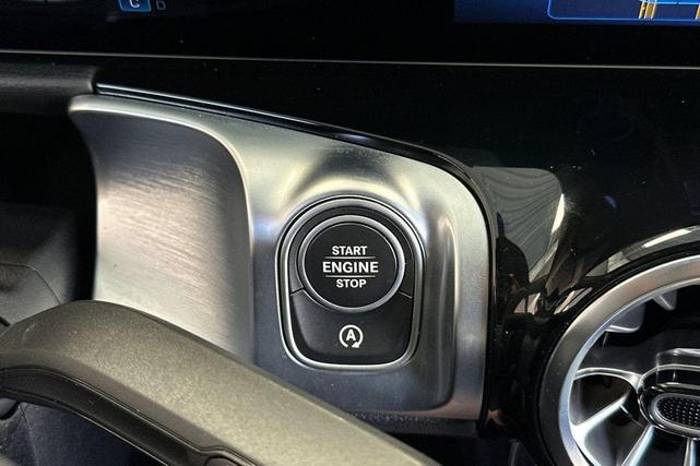 Photo of 2025 Night Black Mercedes-Benz GLB 250