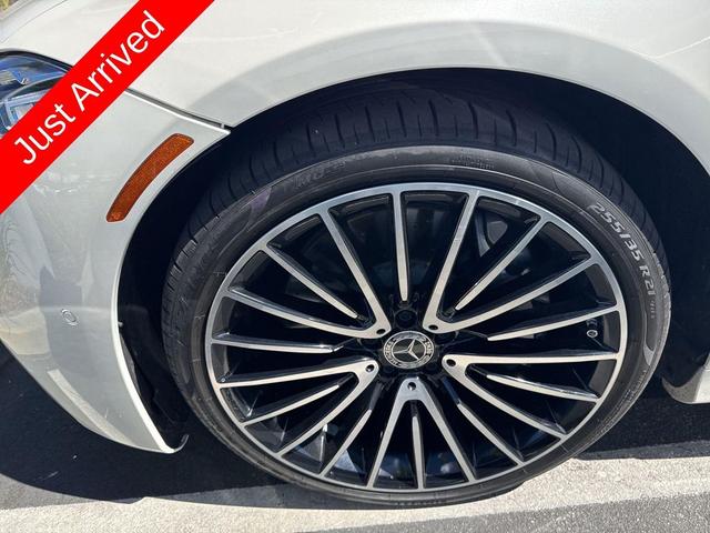 Photo of 2022 MANUFAKTUR Diamond White Mercedes-Benz S-Class