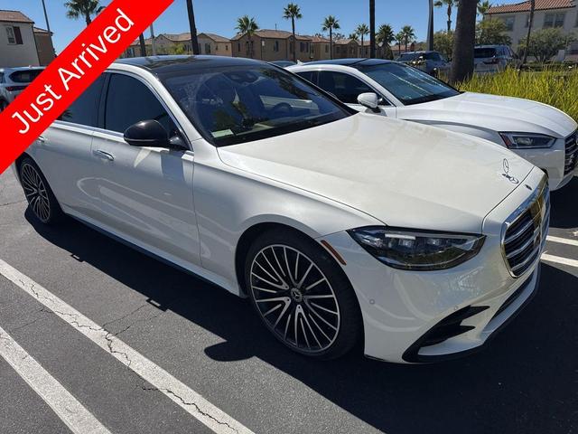 Photo of 2022 MANUFAKTUR Diamond White Mercedes-Benz S-Class