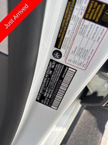 Photo of 2022 MANUFAKTUR Diamond White Mercedes-Benz S-Class