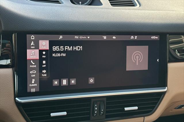 Photo of 2021 Carrara White Metallic Porsche Cayenne