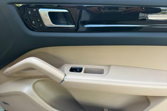 Photo of 2021 Carrara White Metallic Porsche Cayenne
