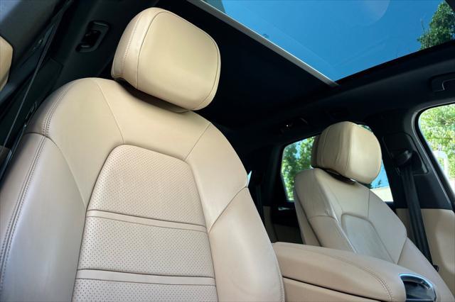 Photo of 2021 Carrara White Metallic Porsche Cayenne