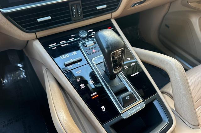 Photo of 2021 Carrara White Metallic Porsche Cayenne