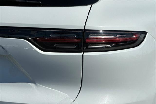 Photo of 2021 Carrara White Metallic Porsche Cayenne
