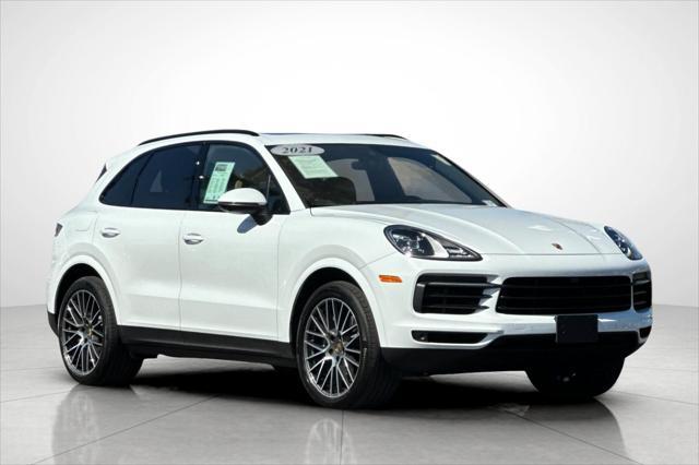 Photo of 2021 Carrara White Metallic Porsche Cayenne