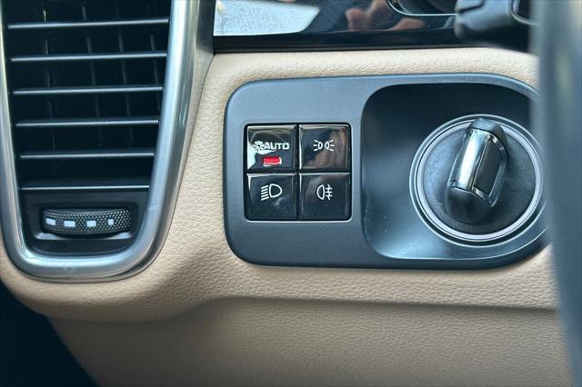 Photo of 2021 Carrara White Metallic Porsche Cayenne