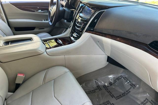 Photo of 2015 White Diamond Tricoat Cadillac Escalade ESV