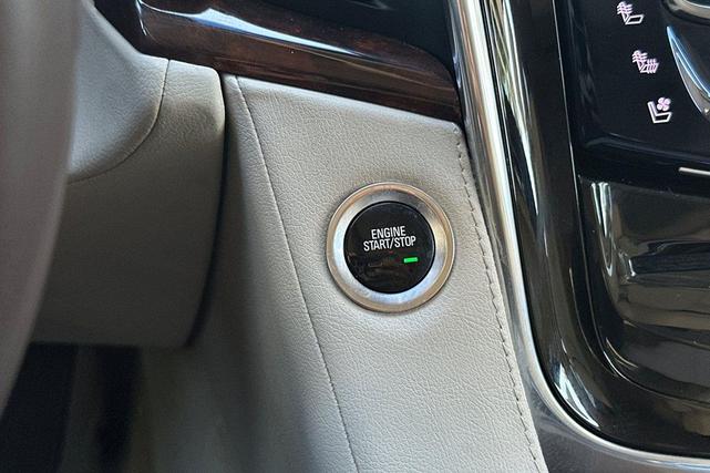 Photo of 2015 White Diamond Tricoat Cadillac Escalade ESV