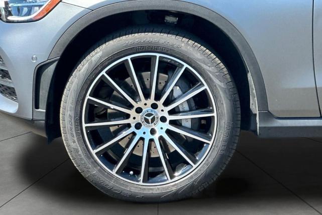 Photo of 2022 MANUFAKTUR Selenite Grey Magno Mercedes-Benz GLC 300