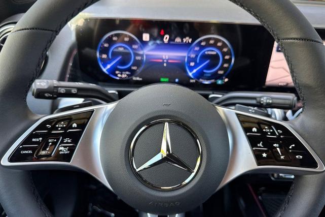 Photo of 2025 Polar White Mercedes-Benz EQB 250