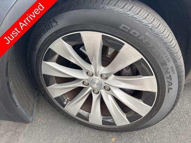 Photo of 2020 Gray Tesla Model X