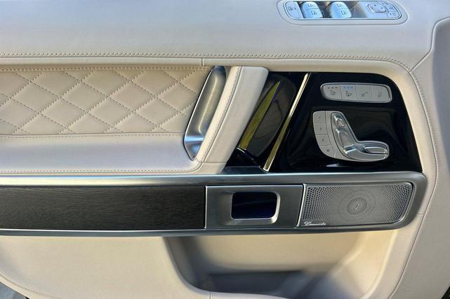 Photo of 2025 MANUFAKTUR Olive Metallic Mercedes-Benz G-Class