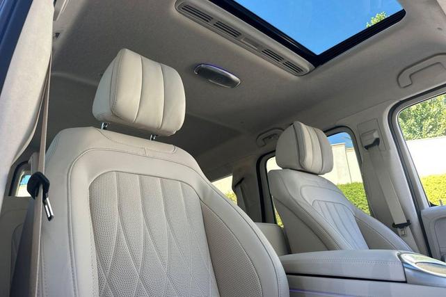 Photo of 2025 MANUFAKTUR Olive Metallic Mercedes-Benz G-Class