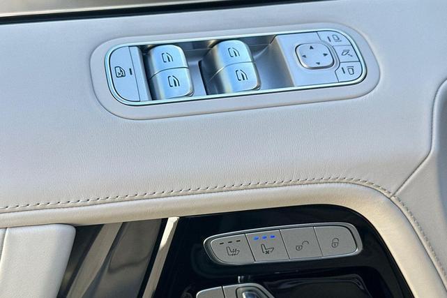 Photo of 2025 MANUFAKTUR Olive Metallic Mercedes-Benz G-Class