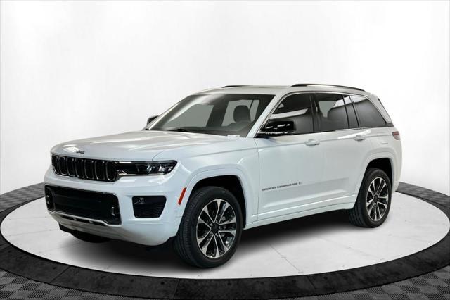 Photo of 2022 Bright White Clearcoat Jeep Grand Cherokee