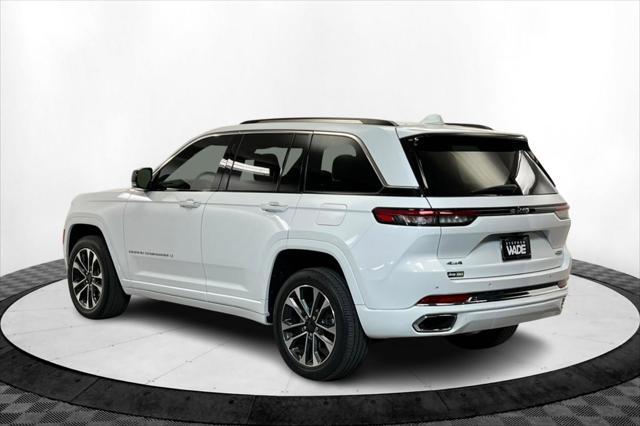Photo of 2022 Bright White Clearcoat Jeep Grand Cherokee