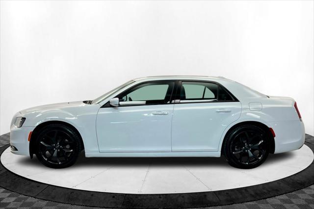 Photo of 2022 Bright White Clearcoat Chrysler 300