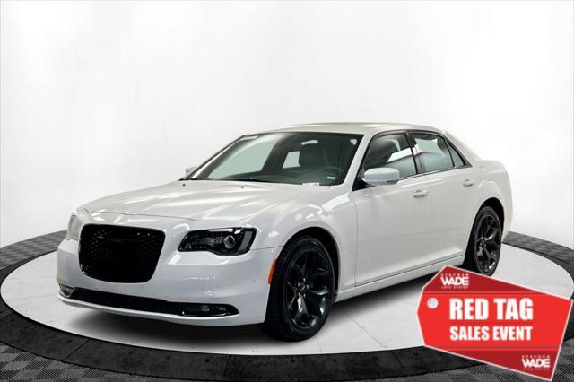 Photo of 2022 Bright White Clearcoat Chrysler 300