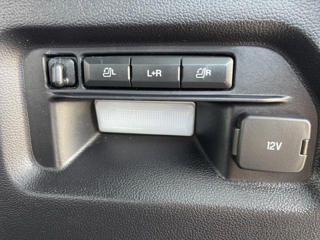 Photo of 2021 Iconic Silver Metallic Ford Explorer
