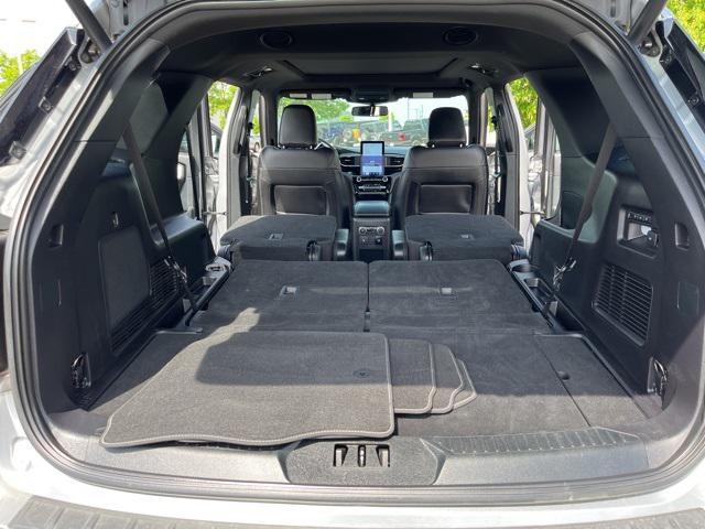 Photo of 2021 Iconic Silver Metallic Ford Explorer