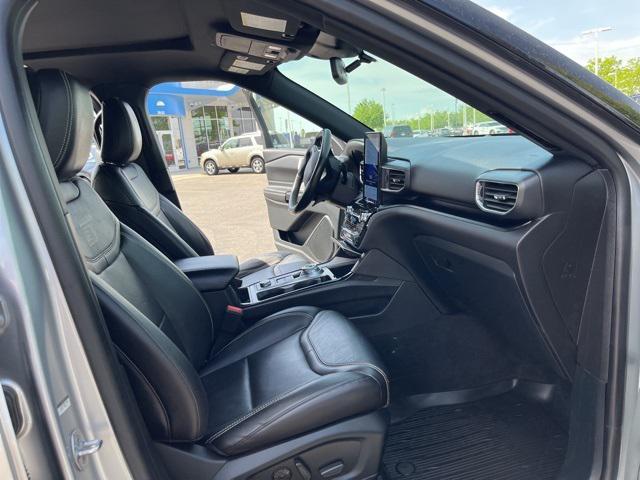 Photo of 2021 Iconic Silver Metallic Ford Explorer