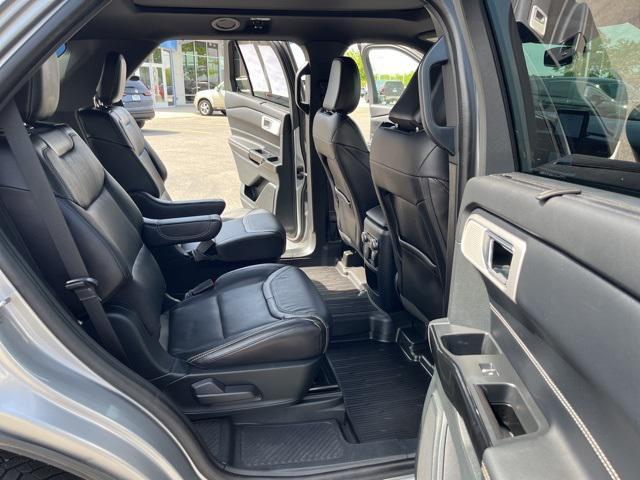 Photo of 2021 Iconic Silver Metallic Ford Explorer