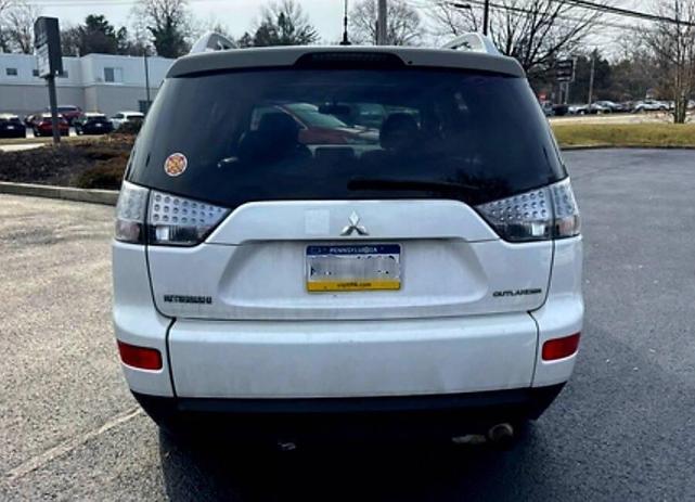 Photo of 2008 Diamond White Pearl Mitsubishi Outlander