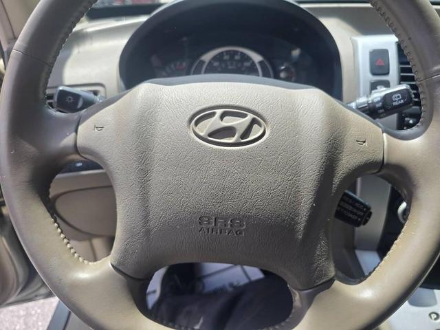 Photo of 2006 Platinum Green Hyundai TUCSON