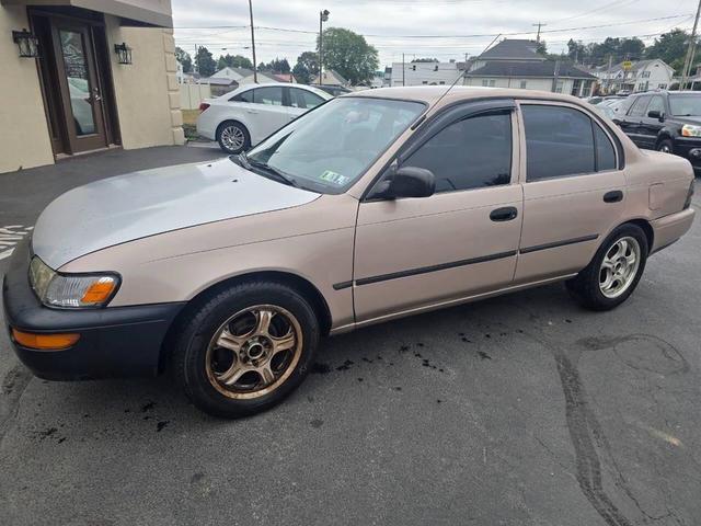 Photo of 1993 Champagne Toyota Corolla