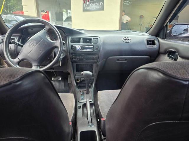 Photo of 1993 Champagne Toyota Corolla