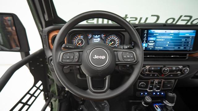 Photo of 2025 Bright White Clearcoat Jeep Gladiator