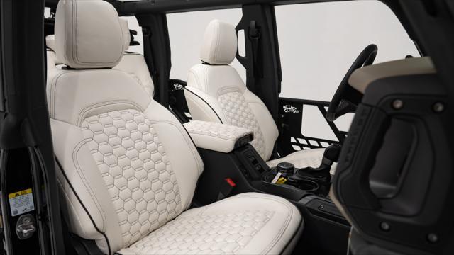 Photo of 2025 Shadow Black Ford Bronco