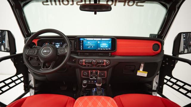 Photo of 2025 Bright White Clearcoat Jeep Wrangler