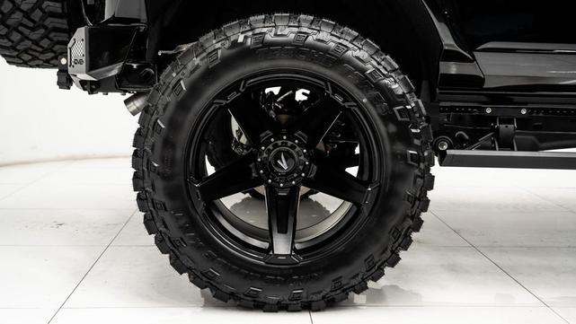 Photo of 2025 Shadow Black Ford Bronco