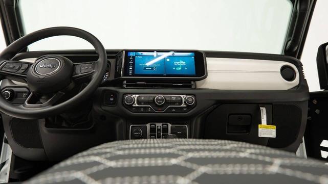 Photo of 2025 Bright White Clearcoat Jeep Gladiator