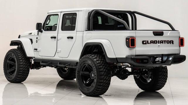 Photo of 2025 Bright White Clearcoat Jeep Gladiator