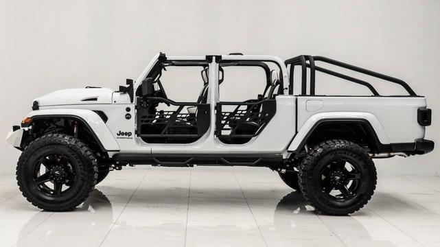 Photo of 2025 Bright White Clearcoat Jeep Gladiator