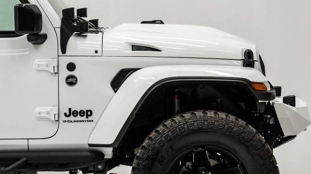 Photo of 2025 Bright White Clearcoat Jeep Gladiator