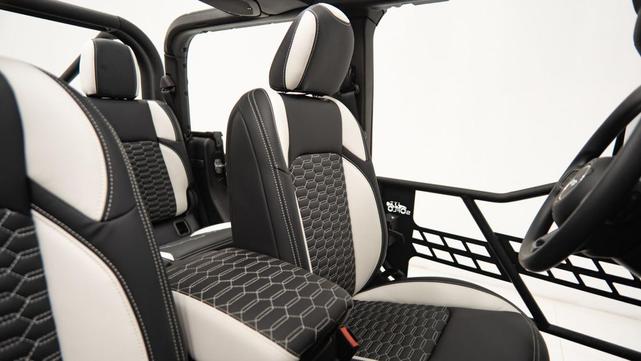 Photo of 2025 Bright White Clearcoat Jeep Gladiator