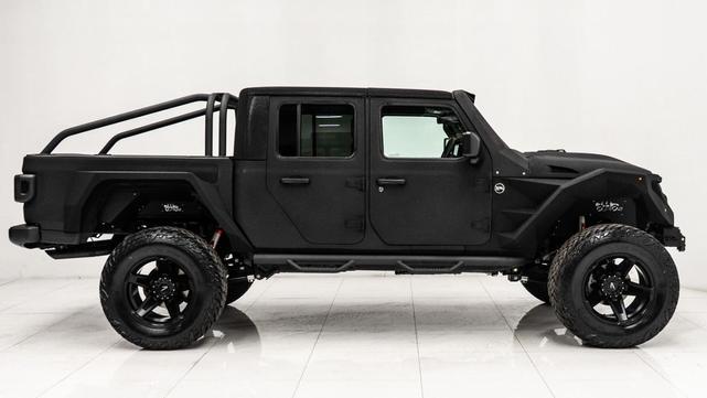 Photo of 2025 Bright White Clearcoat Jeep Gladiator