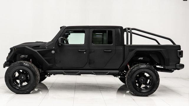 Photo of 2025 Bright White Clearcoat Jeep Gladiator