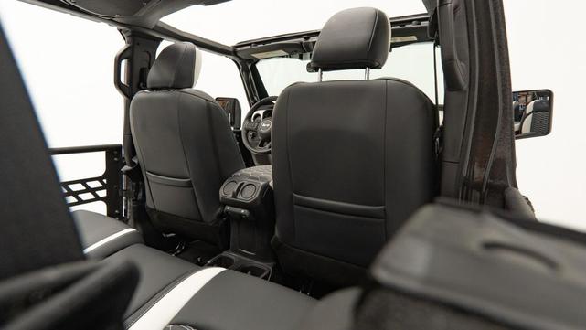 Photo of 2025 Bright White Clearcoat Jeep Gladiator