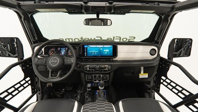 Photo of 2025 Bright White Clearcoat Jeep Gladiator