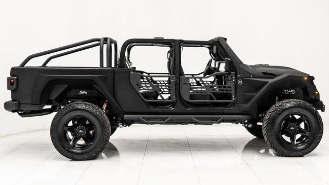 Photo of 2025 Bright White Clearcoat Jeep Gladiator