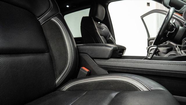 Photo of 2021 Diamond Black Crystal Pearlcoat RAM 1500