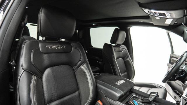 Photo of 2021 Diamond Black Crystal Pearlcoat RAM 1500