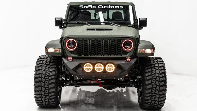 Photo of 2025 Bright White Clearcoat Jeep Gladiator