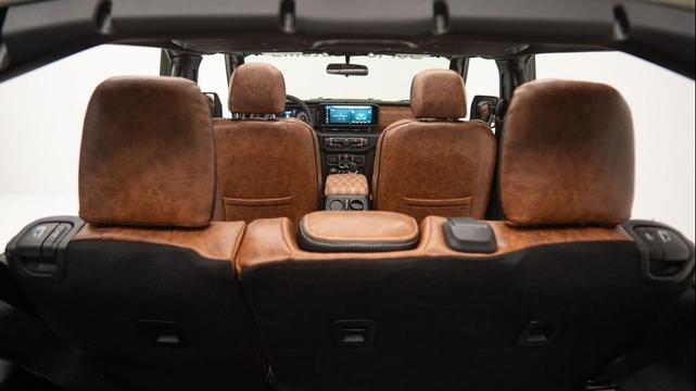 Photo of 2025 Bright White Clearcoat Jeep Gladiator